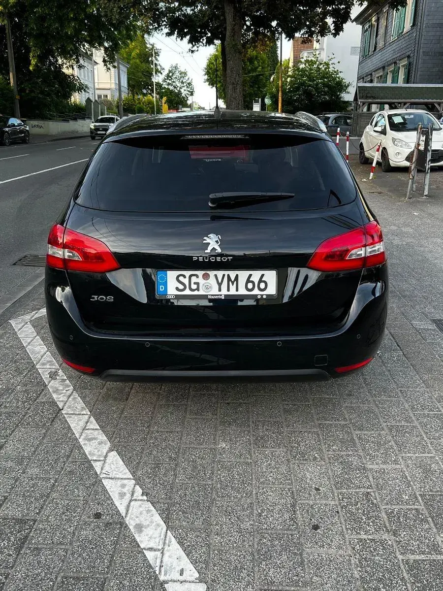 Gebraucht Peugeot 308 Allure 131 PS (96 kW) 2019 Schwarz Kombi