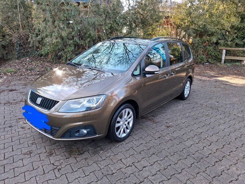 Braun Gebraucht 2011 Seat Alhambra Ecomotive Van / Kleinbus | 9.999 € (Fairer Preis) - Bild 1/4