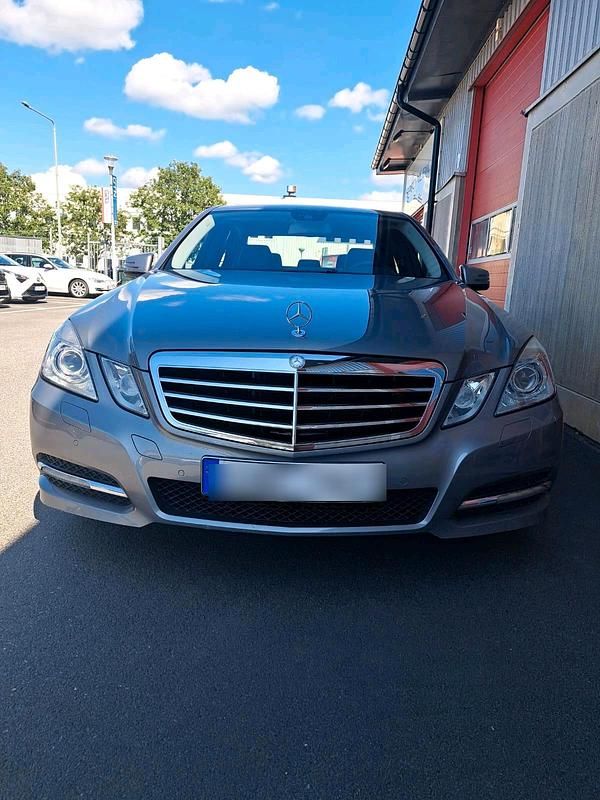 Second-hand Mercedes E220 170 CP (125 kW) 2011 Gri Berlinǎ