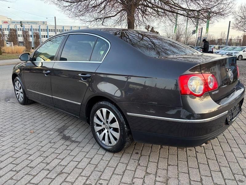 Gebraucht VW Passat Comfortline 105 PS (77 kW) 2009 Braun Limousine