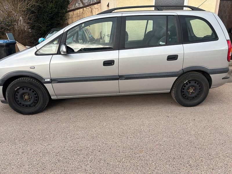 Gebraucht Opel Zafira 115 PS (84 kW) 2000 Silber Van / Kleinbus