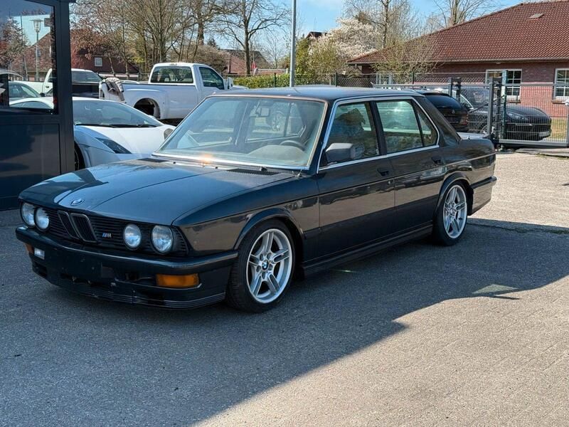 Schwarz Gebraucht 1985 BMW M535 Limousine | 10.900 € - Bild 1/4
