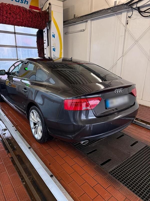 Grau Gebraucht 2013 Audi A5 Sportback Kleinwagen | 15.000 € (Guter Preis) - Bild 1/4