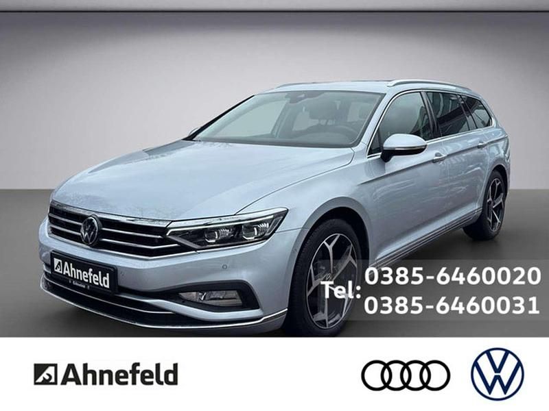 Scale silver Gebraucht 2024 VW Passat Elegance Kombi | 33.888 € (Teuer) - Bild 1/4