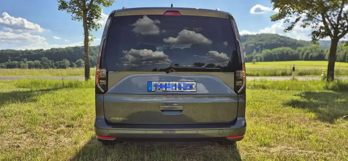 Gebraucht VW Caddy Maxi California 114 PS (83 kW) 2023 Grau Van / Kleinbus