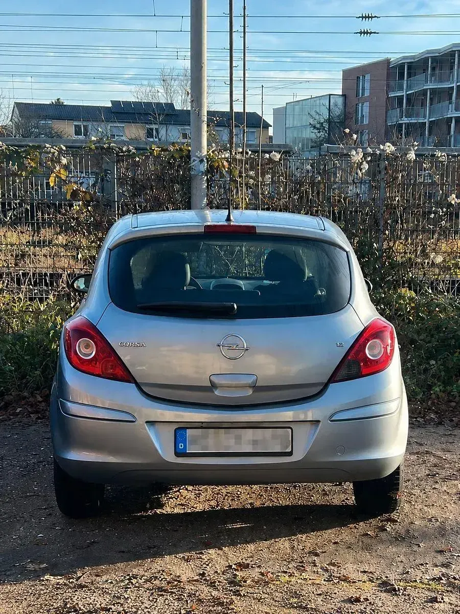 Gebraucht Opel Corsa 80 PS (58 kW) 2008 Silber Kleinwagen