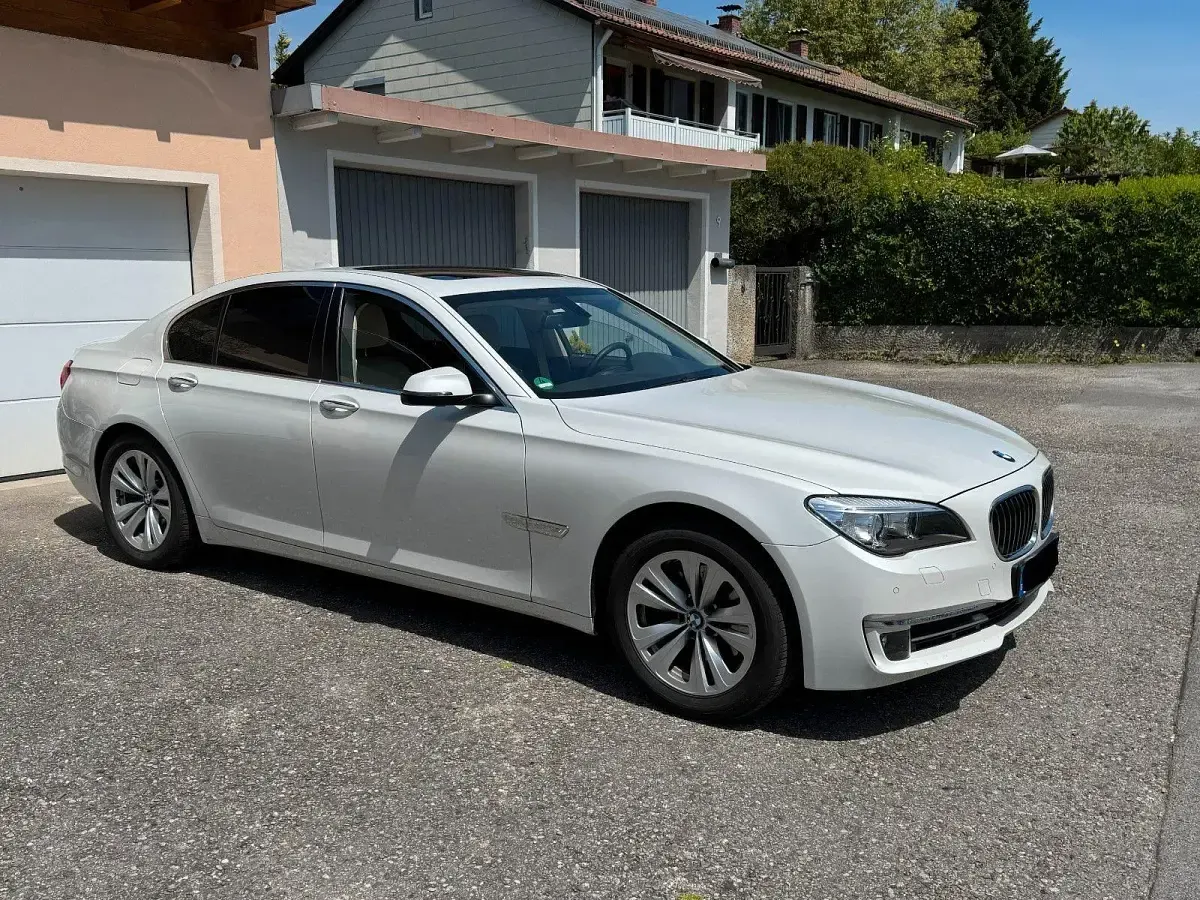Gebraucht BMW 740 320 PS (235 kW) 2013 Weiß Limousine