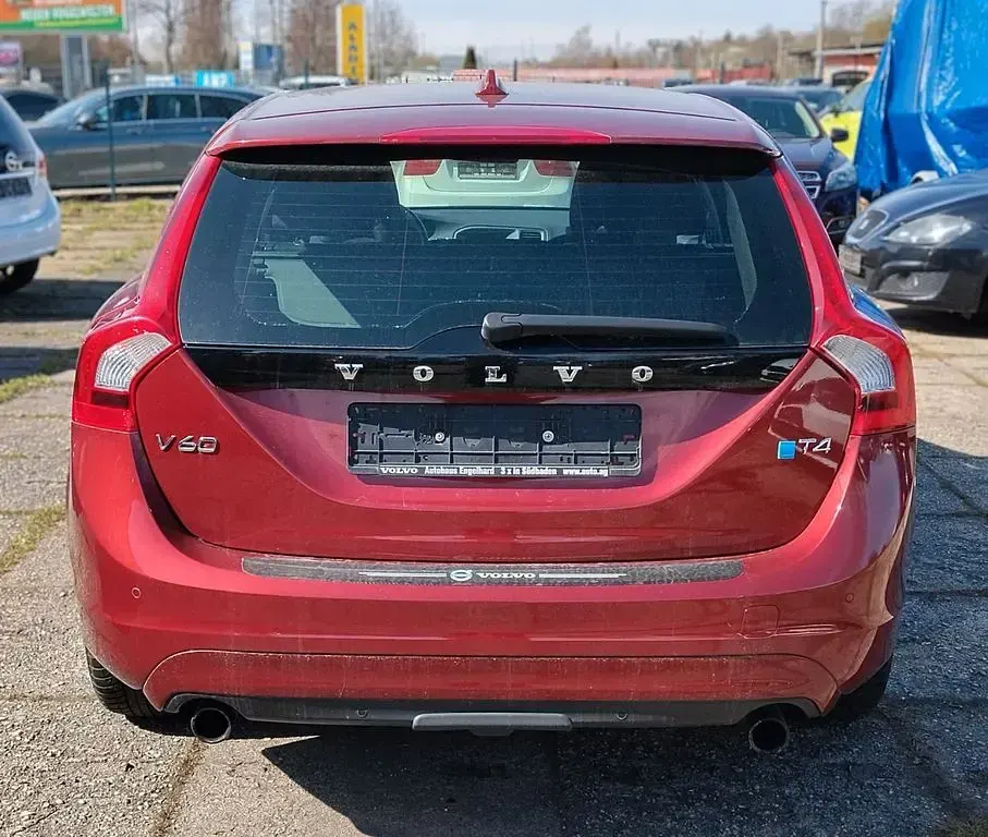 Używany Volvo V60 190 KM (139 kW) 2014 Czerwony Kombi
