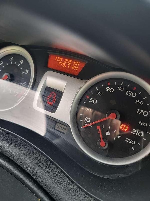 Gebraucht Renault Clio II Exception 101 PS (74 kW) 2007 Rot Limousine