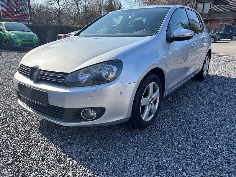 Gebraucht VW Golf VI Team 105 PS (77 kW) 2011 Silber Kleinwagen