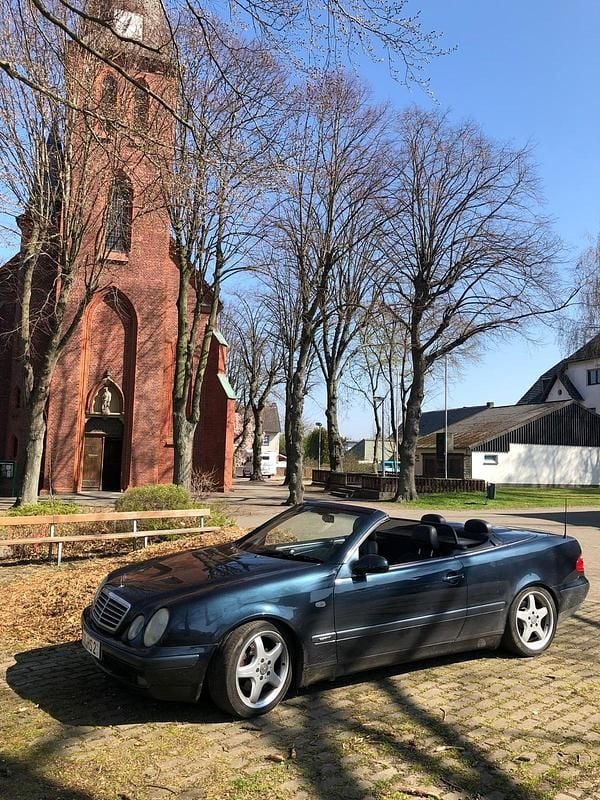 Blau Gebraucht 1999 Mercedes CLK320 Cabrio | 4.000 € (Fairer Preis) - Bild 1/4