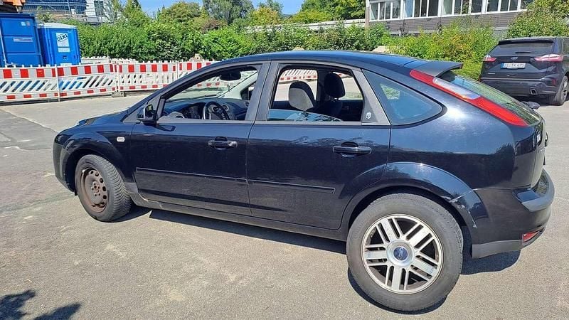 Gebraucht 2005 Ford Focus Ghia Limousine | 1.200 € (Guter Preis) - Bild 1/4