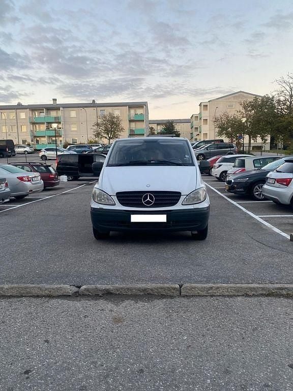 Weiß Gebraucht 2010 Mercedes Vito Van / Kleinbus | 4.950 € (Guter Preis) - Bild 1/4