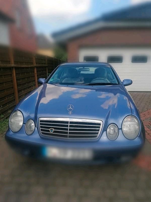 Blau Gebraucht 1998 Mercedes CLK200 Elegance Coupé | 4.700 € (Fairer Preis) - Bild 1/4
