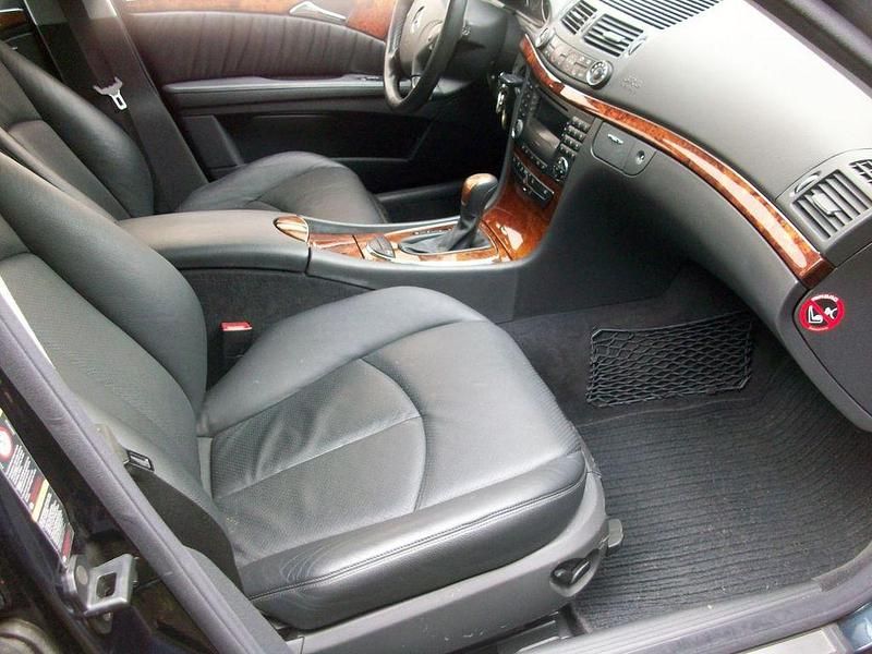 Gebraucht Mercedes E240 177 PS (130 kW) 2003 Blau Limousine