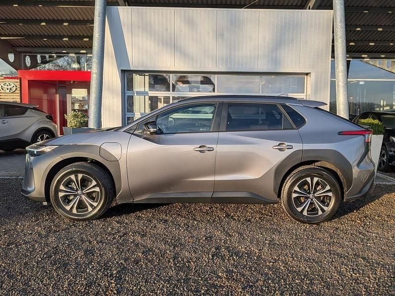 Gebraucht Toyota bZ4X Comfort 150 kW (204 PS) 2023 Palladiumsilber met SUV