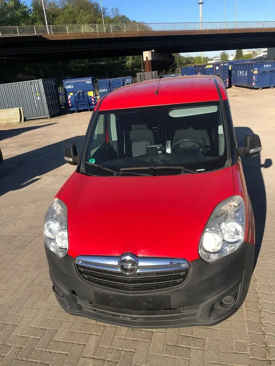 Używany Opel Combo 90 KM (66 kW) 2014 Czerwony Minivan