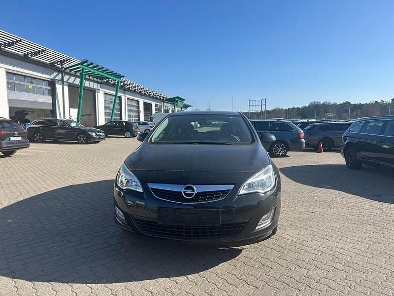 Gebraucht Opel Astra Design Edition 87 PS (63 kW) 2012 Schwarz Limousine