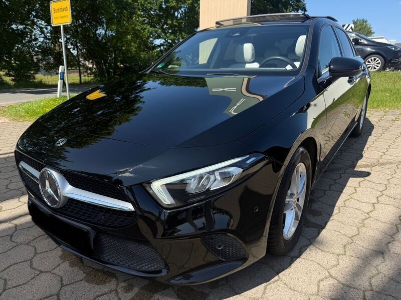 Schwarz Gebraucht 2018 Mercedes A200 Limousine | 18.490 € (Superpreis) - Bild 1/4