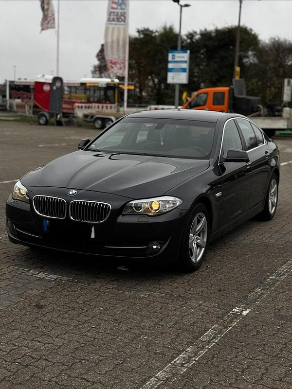 Gebraucht BMW 520 184 PS (135 kW) 2011 Grau Limousine