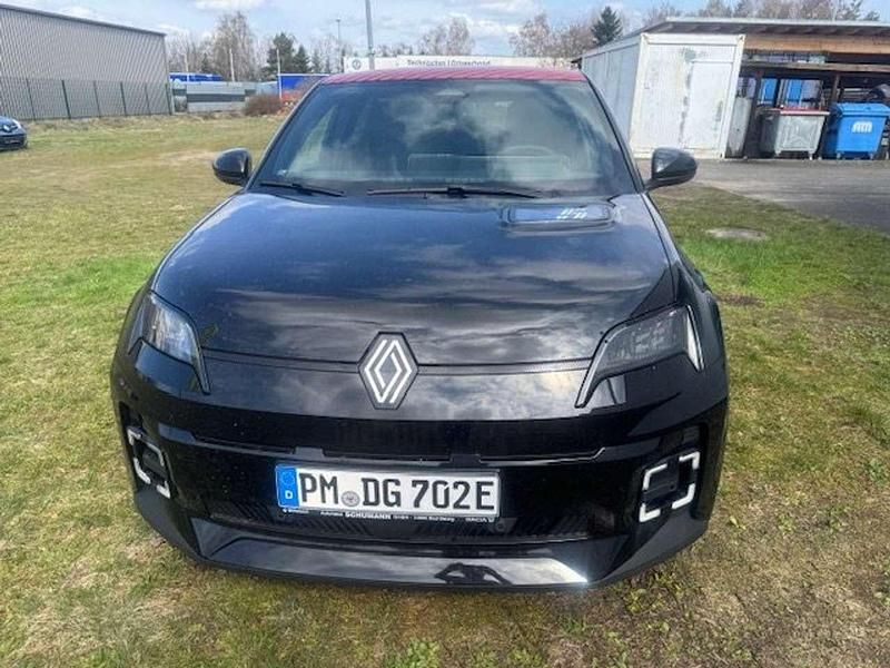 Second-hand Renault 5 E-Tech Komfort 110 kW (150 CP) 2025 Negru Berlinǎ