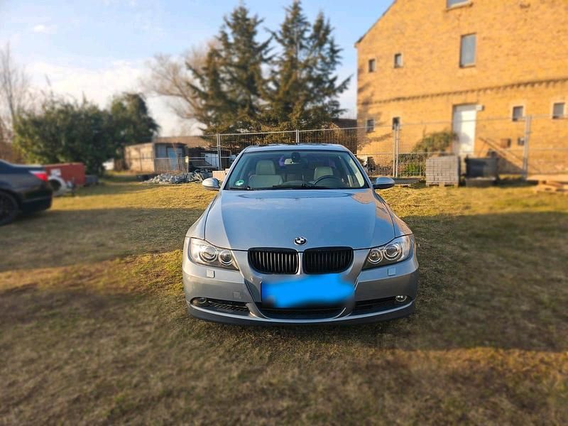 Gebraucht BMW 325 218 PS (160 kW) 2005 Blau Limousine