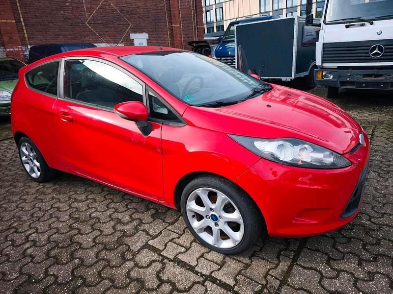 Gebraucht Ford Fiesta 90 PS (66 kW) 2009 Rot Kleinwagen