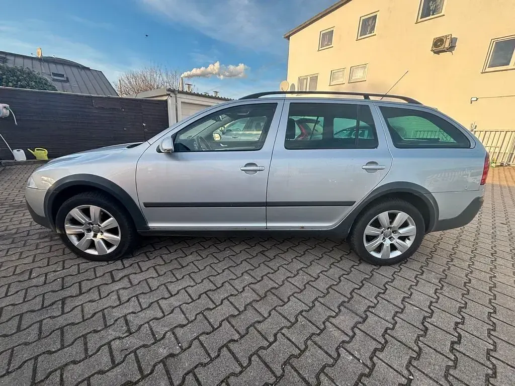 Gebraucht Skoda Octavia Scout 4x4 140 PS (102 kW) 2008 Silber Kombi