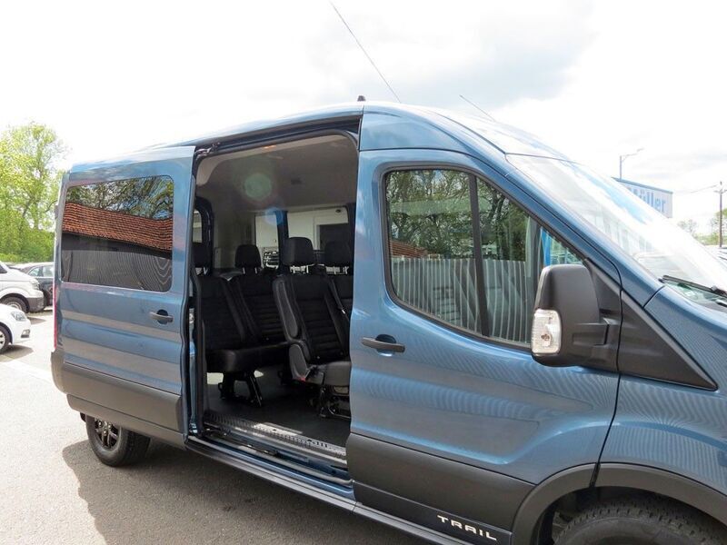 Gebraucht Ford Transit 170 PS (125 kW) 2021 Blau Kombi