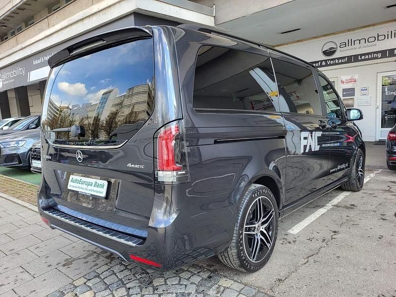 Gebraucht Mercedes V300 Avantgarde 237 PS (174 kW) 2024 Grau Van / Kleinbus