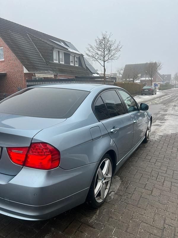 Gebraucht BMW 318 143 PS (105 kW) 2009 Andere farben Limousine
