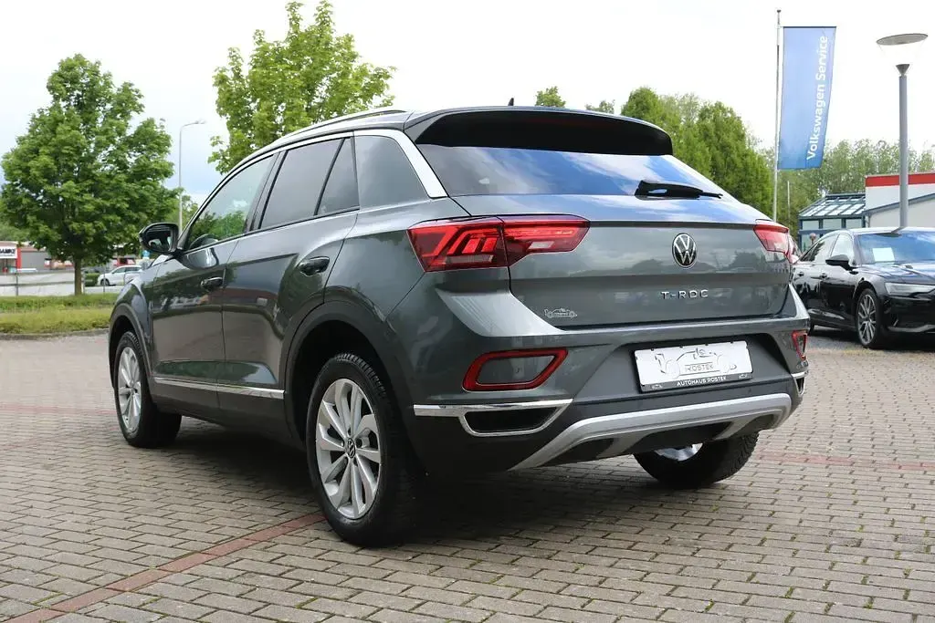 Second-hand VW T-Roc Style 110 CP (80 kW) 2023 Gri SUV