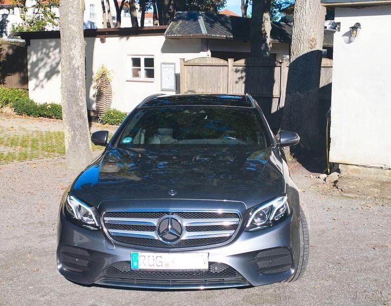 Gebraucht Mercedes E350 AMG line 258 PS (189 kW) 2017 Grau Kombi