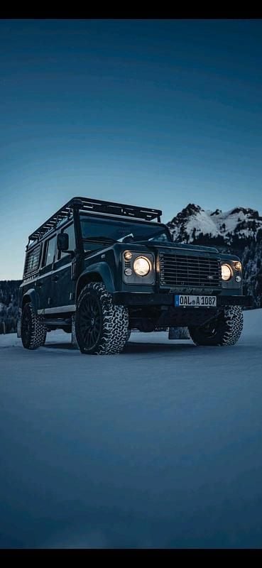 Grün Gebraucht 2012 Land Rover Defender SUV | 49.950 € - Bild 1/4