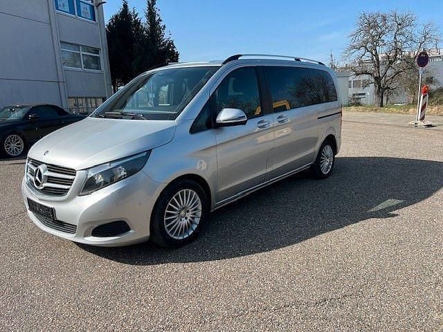 Gebraucht Mercedes V220 Edition 163 PS (119 kW) 2017 Silber Van / Kleinbus