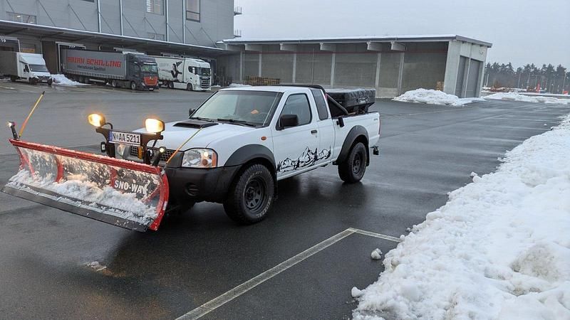 Second-hand Nissan Navara 2011 Pickup