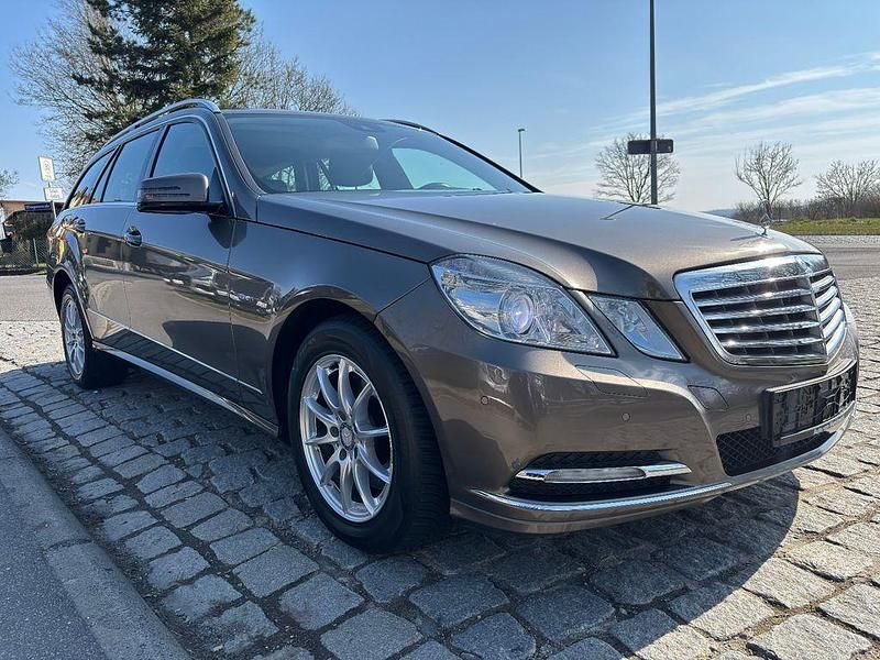 Gebraucht Mercedes E300 Elegance 231 PS (169 kW) 2012 Grau Limousine