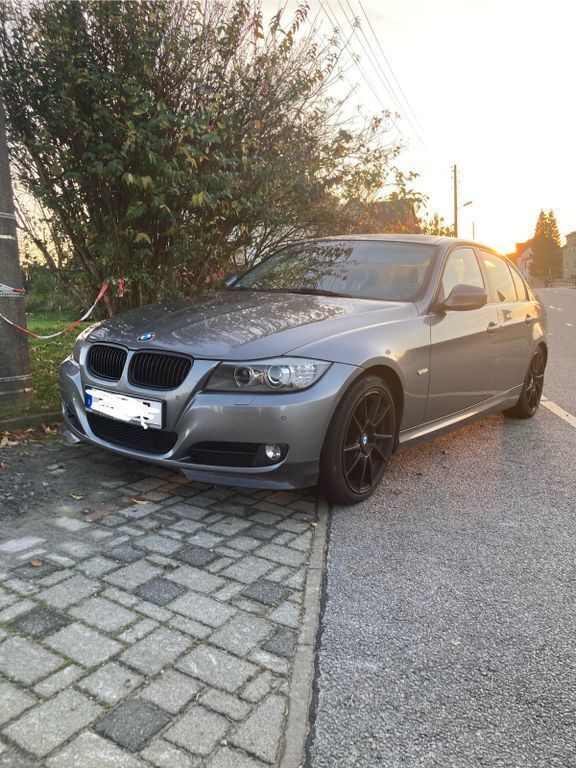 Grau Gebraucht 2010 BMW 320 Sport Line Limousine | 7.200 € (Fairer Preis) - Bild 1/4