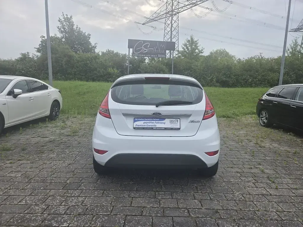 Gebraucht Ford Fiesta Titanium 97 PS (71 kW) 2012 Weiß Limousine