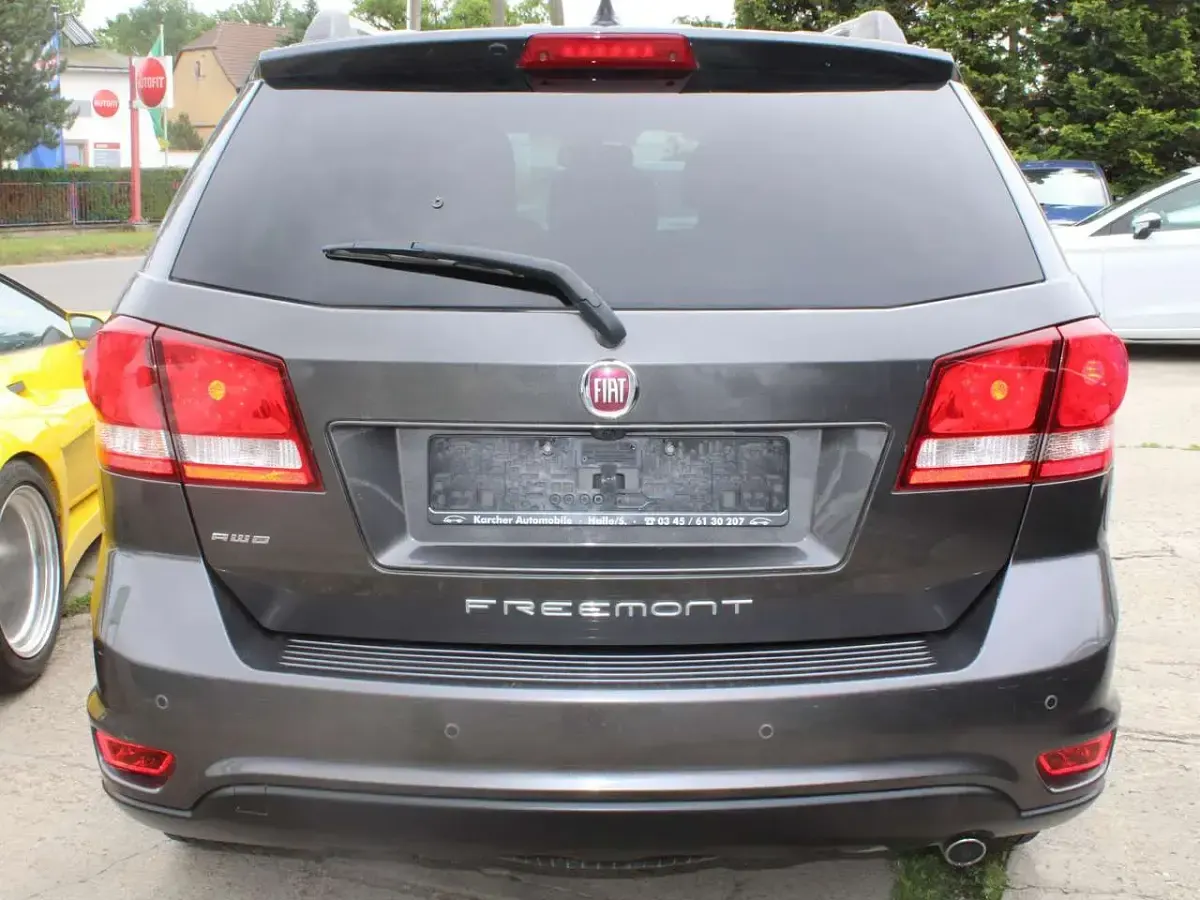 Gebraucht Fiat Freemont Lounge 170 PS (125 kW) 2016 Colore esterno SUV