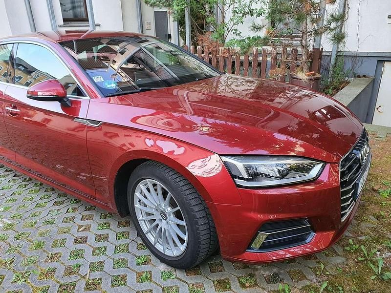 Rot Gebraucht 2019 Audi A5 Sportback Design Kleinwagen | 23.000 € (Guter Preis) - Bild 1/4