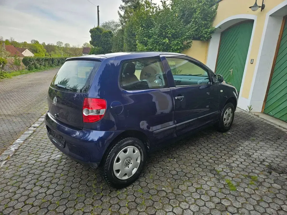 Gebraucht VW Fox 54 PS (39 kW) 2006 Blau Kleinwagen
