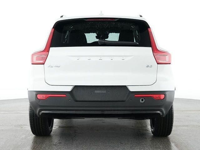 Gebraucht Volvo XC40 Plus 163 PS (119 kW) 2025 Crystal white pearl SUV