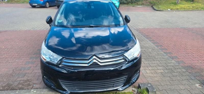Gebraucht Citroën C4 SELECTION 95 PS (69 kW) 2012 Schwarz Limousine