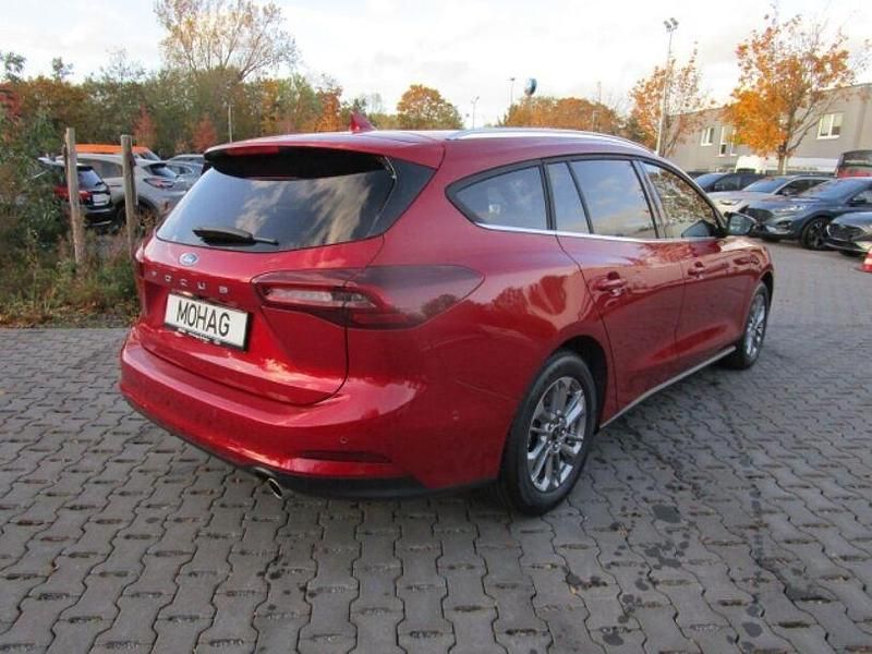 Gebraucht Ford Focus Titanium 125 PS (91 kW) 2024 Rot Kombi