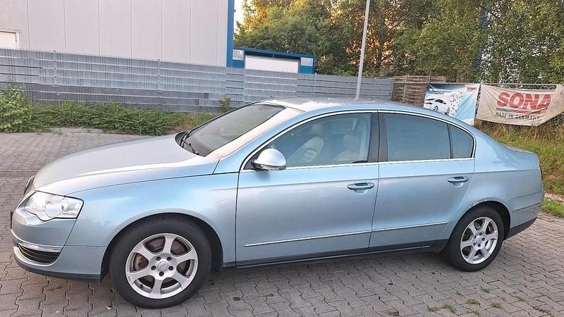 Blau Gebraucht 2005 VW Passat Limousine | 3.000 € - Bild 1/4
