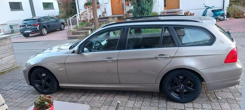 Gebraucht BMW 320 170 PS (125 kW) 2012 Gold Kombi