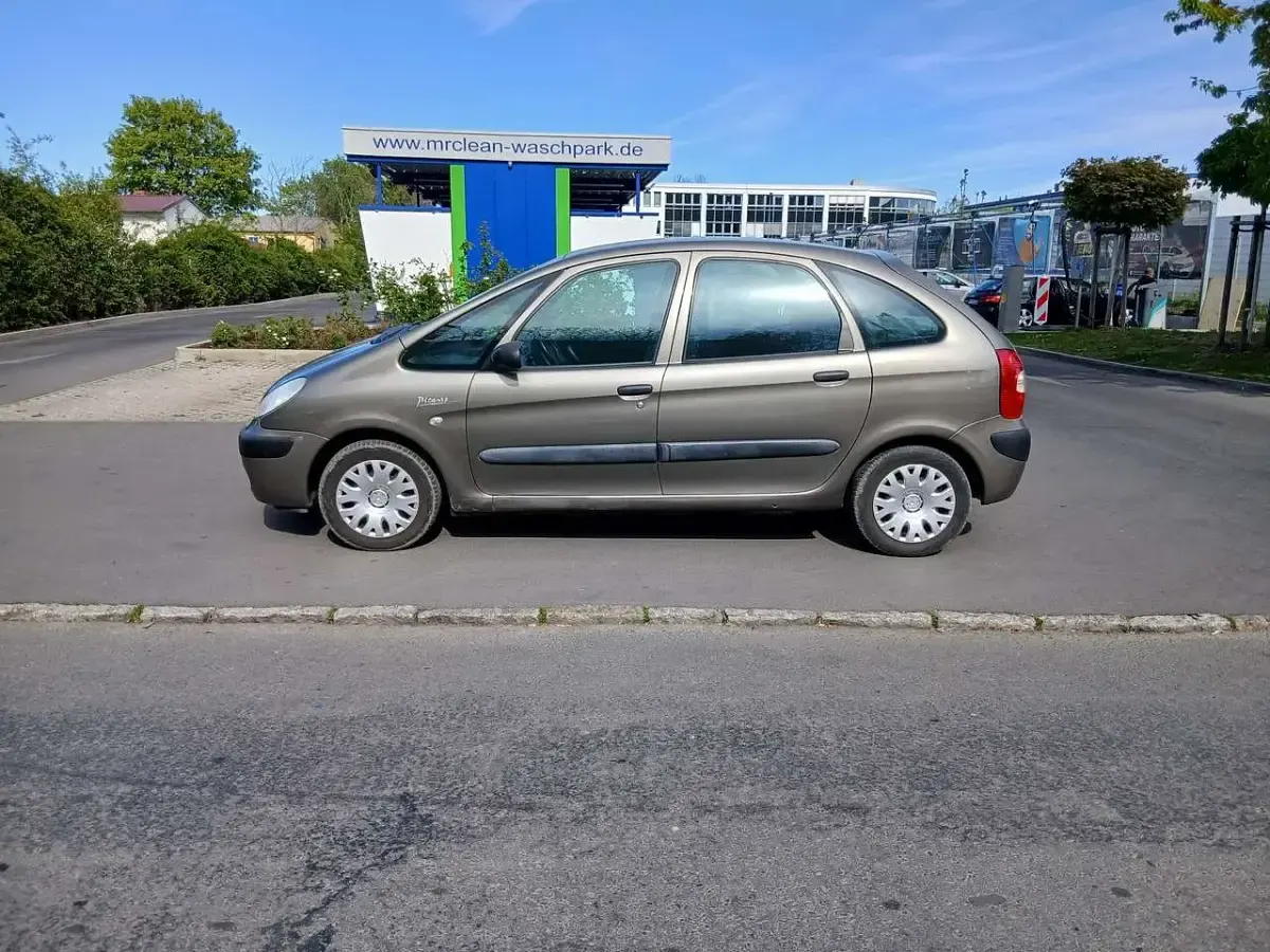 Gebraucht Citroën Xsara Picasso Tendance 109 PS (80 kW) 2009 Braun Van / Kleinbus