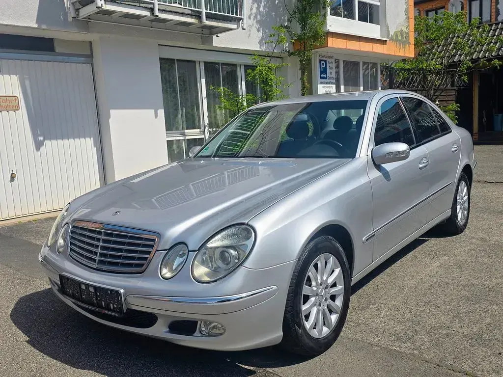 Gebraucht Mercedes E200 Elegance 163 PS (119 kW) 2003 Silber Limousine