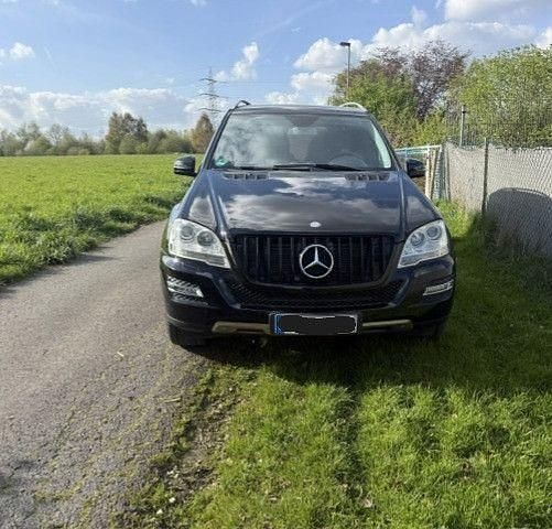 Gebraucht Mercedes ML350 231 PS (169 kW) 2010 Schwarz SUV